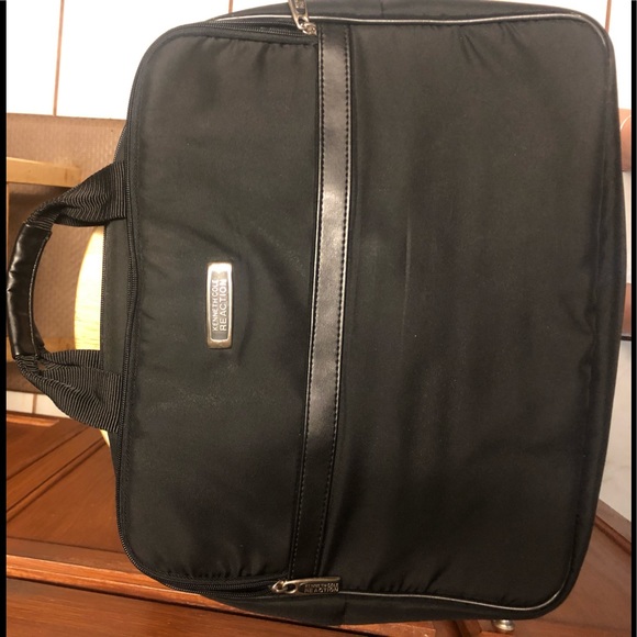 Kenneth Cole Reaction Laptop/ Travel Bag - Picture 4 of 4